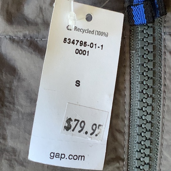 Mens GAP Brand NEW Gray Luxury DOWN Alternative Winter Puffer VEST - Picture 2 of 15